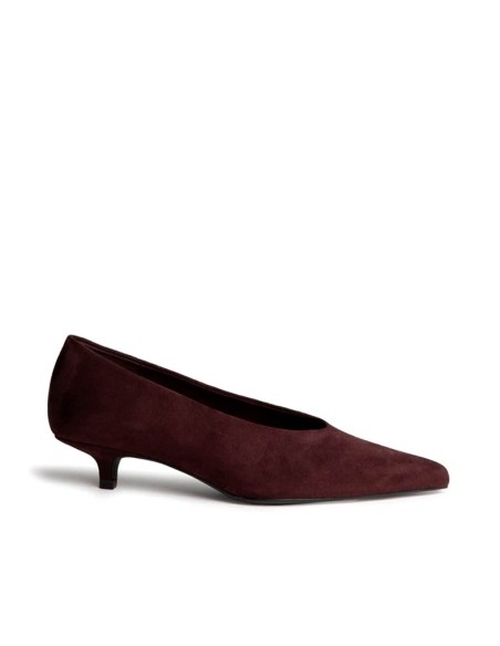 Zapato de salón burdeos con tacón kitten Corina M6605 vista lateral