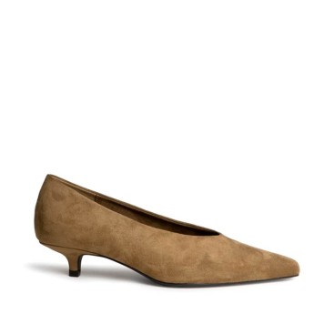 Zapato tacón kitten camel Corina M6605 vista lateral