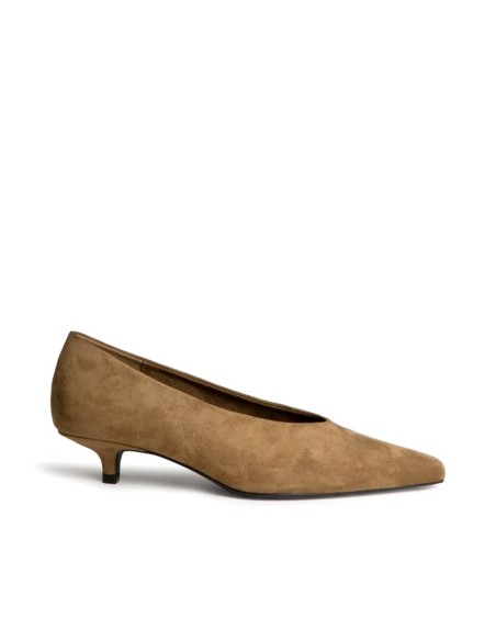 Zapato tacón kitten camel Corina M6605 vista lateral