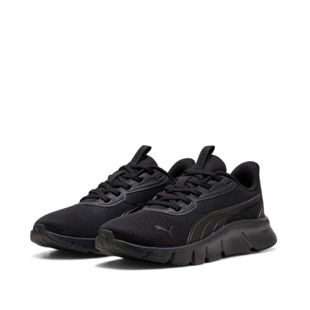 Zapatillas Puma negras deportivas vista frontal en pareja