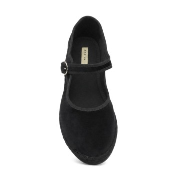 Vista superior de merceditas negras terciopelo mujer con pulsera ajustable.