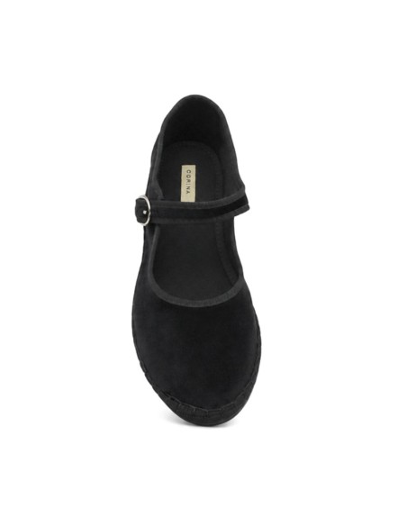 Vista superior de merceditas negras terciopelo mujer con pulsera ajustable.