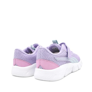 Vista trasera de zapatillas deportivas niña Puma lila con detalles rosas.