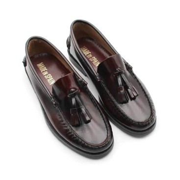 zapatos castellanos niño burdeos vista superior en piel con borlas