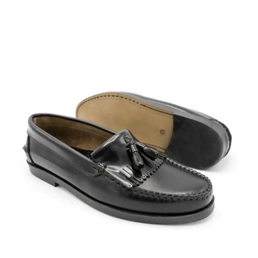 MOCASÍN CASTELLANO NEGRO CON BORLAS Y FLECOS