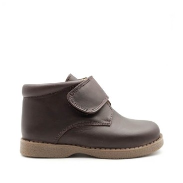 botines marrones niño​