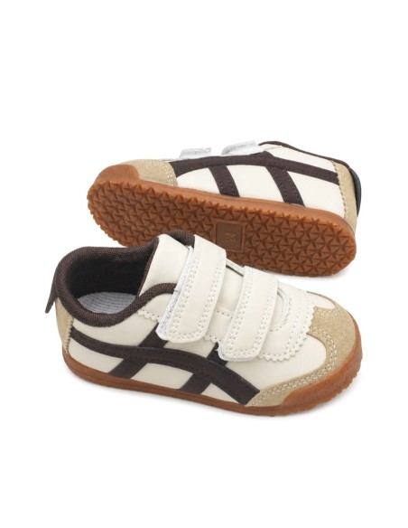 Zapatillas retro niño beige con doble velcro y suela de goma caramelo