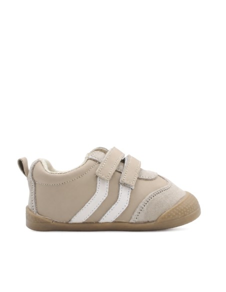 Deportivas bebé beige con velcro vista lateral