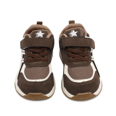Zapatillas marrones niño con cierre de velcro y cordón elástico