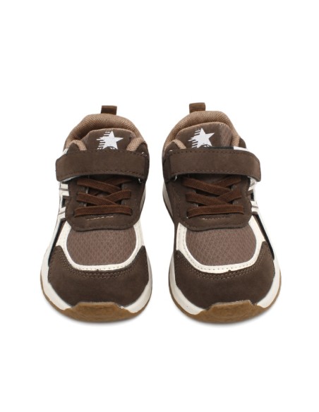Zapatillas marrones niño con cierre de velcro y cordón elástico