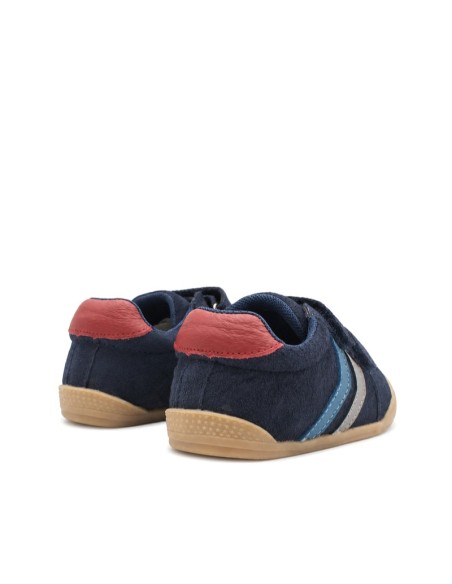 Zapatilla niño azul marino de serraje con detalles en gris y azul lateral