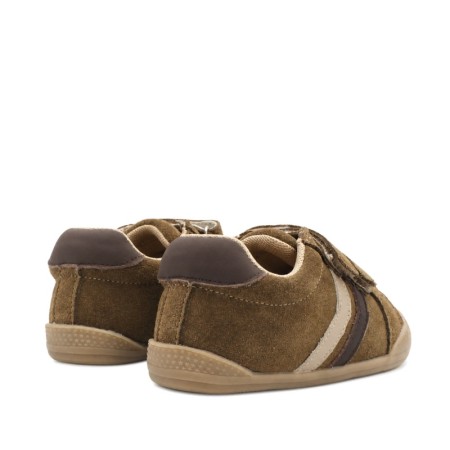 Zapatillas de serraje con velcro niño marrón vista trasera