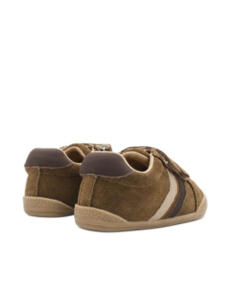 Zapatillas de serraje con velcro niño marrón vista trasera