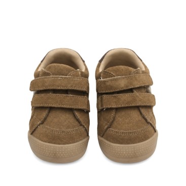 Zapatillas infantiles marrón con cierre de velcro vista superior