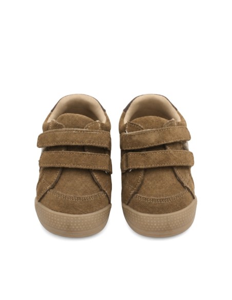 Zapatillas infantiles marrón con cierre de velcro vista superior
