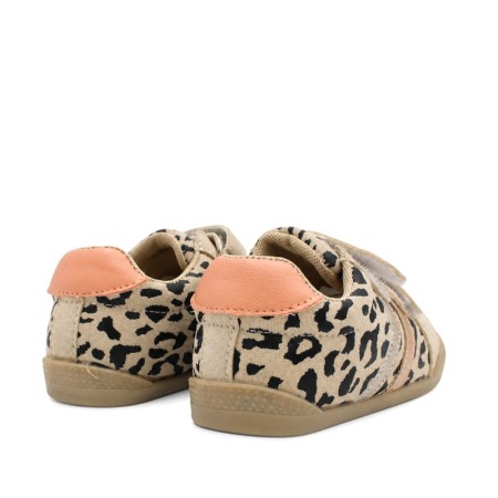 Zapatillas leopardo niña de serraje vista trasera