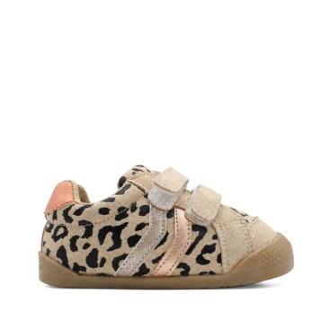 Zapatilla leopardo para niña de serraje vista lateral