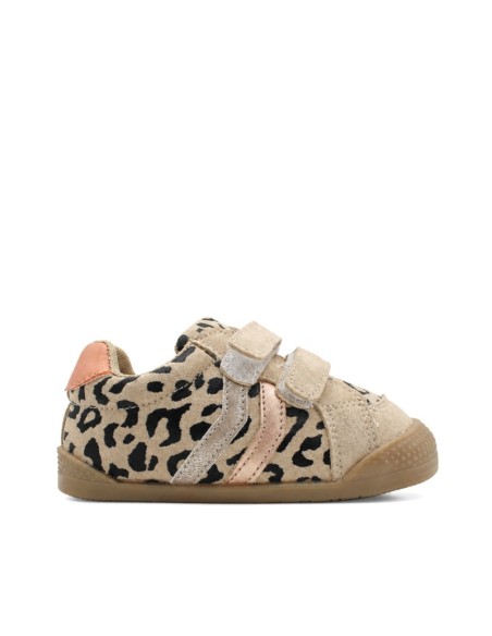 Zapatilla leopardo para niña de serraje vista lateral