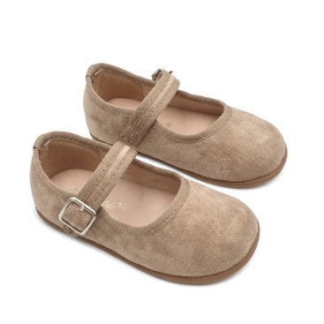 Merceditas beige niña con hebilla y acabado de antelina