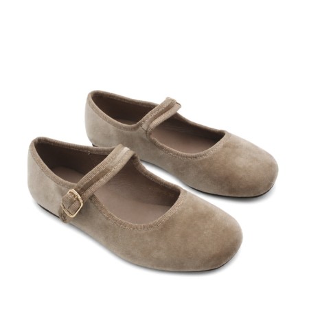 Mercedita taupe infantil con suela de goma vista desde arriba
