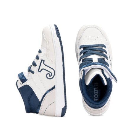 Botín deportivo niño blanco Joma Berry visto desde arriba con cordones azules