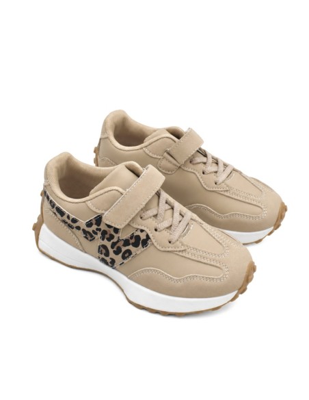 Zapatillas niña beige con leopardo en vista diagonal