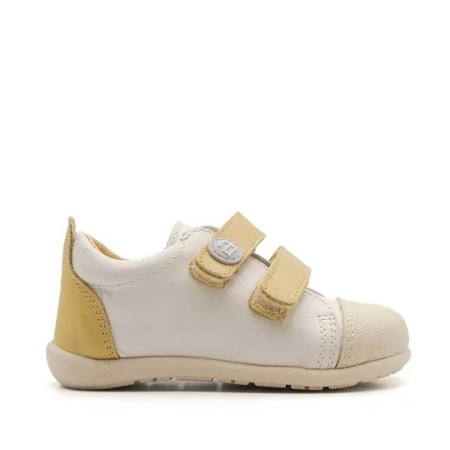 Calzado respetuoso beige mostaza