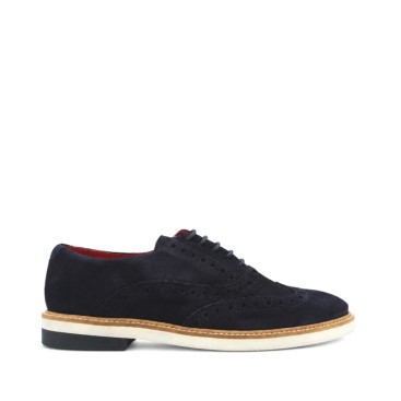 Zapatos hombre serraje azul marino con picado decorativo vista principal