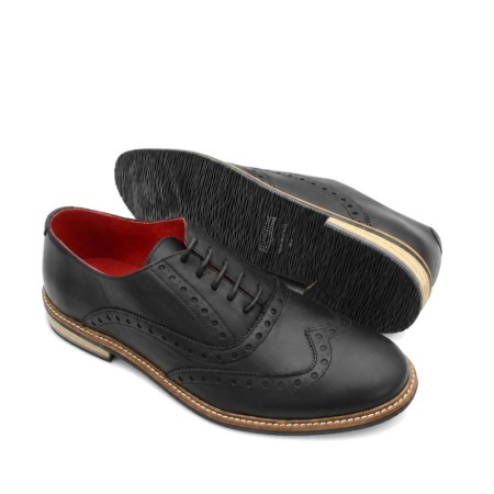 Zapatos Oxford negros con picado y cordones