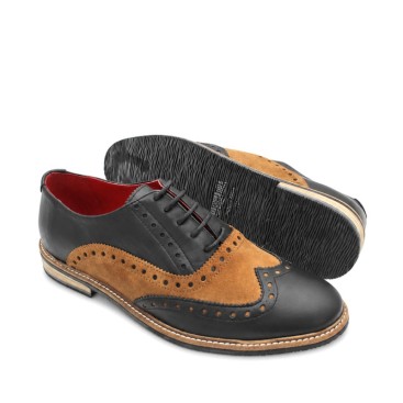 Zapatos brogue hombre negros con detalle camel