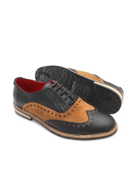 Zapatos brogue hombre negros con detalle camel