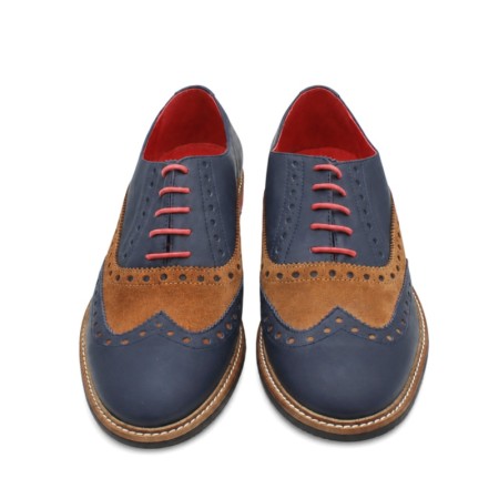 Zapatos elegantes hombre azul marino con contraste camel