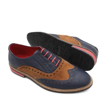 Zapatos brogue azul marino y camel con cordones rojos