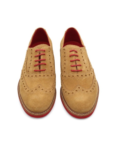 Zapatos de serraje hombre con picado decorativo y suela roja