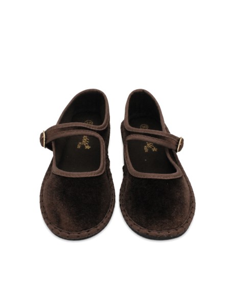 Zapatos tipo mercedita veneciana marrón para niña con cierre de hebilla