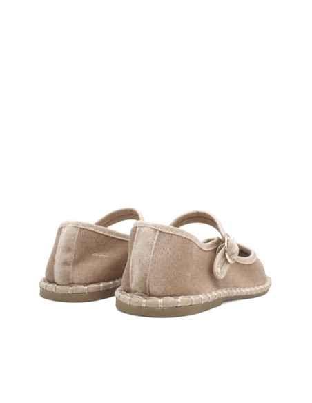 Detalle trasero de veneciana niña beige terciopelo
