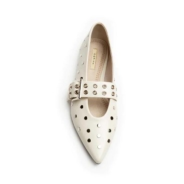 bailarina beige tachuelas para mujer con punta fina