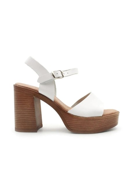 sandalias blancas plataforma y tacón alto