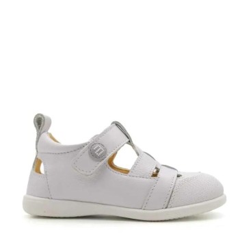 Sandalias blancas cerradas infantil