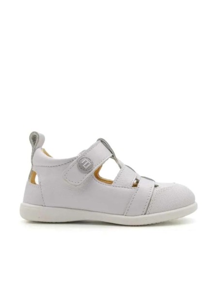 Sandalias blancas cerradas infantil