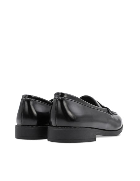 Zapatos castellanos niña colegio negros vistos desde atrás