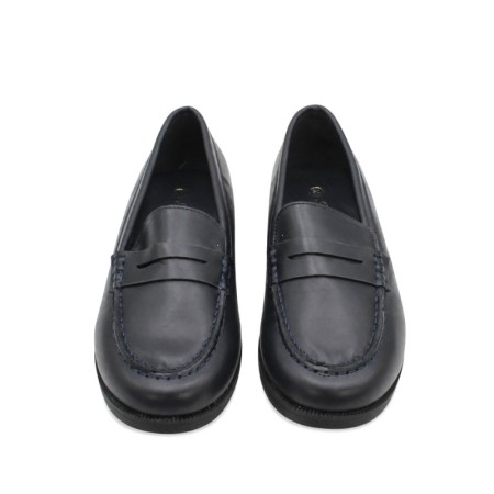 Zapatos mocasín niña azul marino vistos de frente