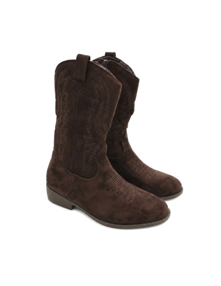 Botas cowboy marrones niña vistas desde atrás con bordados en la caña
