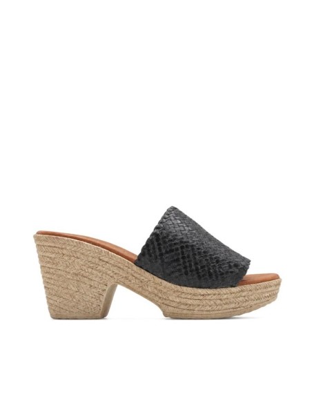 Zueco negro trenzado con plataforma