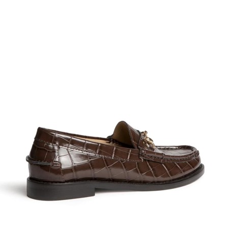 Mocasín marrón efecto cocodrilo mujer vista talón