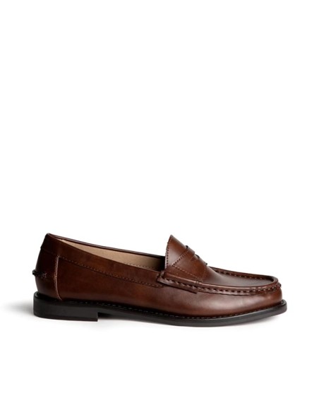 Mocasín castellano marrón Corina M6650 para mujer vista lateral