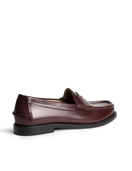 Mocasín castellano burdeos Corina M6650 para mujer vista trasera