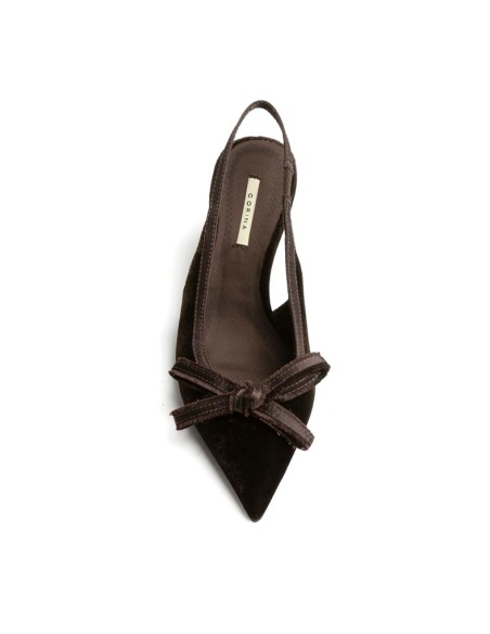 Zapato de tacón marrón con lazo y punta afilada vista superior