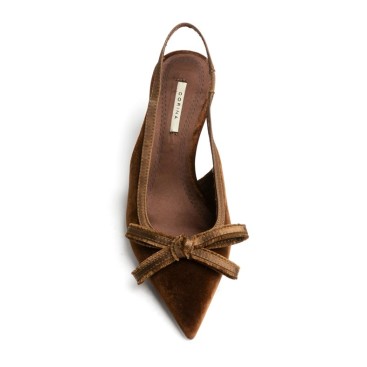 Zapato terciopelo coñac con lazo y punta afilada vista superior