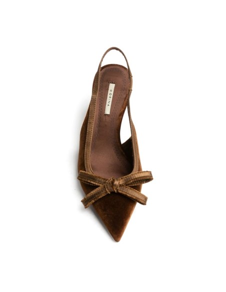 Zapato terciopelo coñac con lazo y punta afilada vista superior
